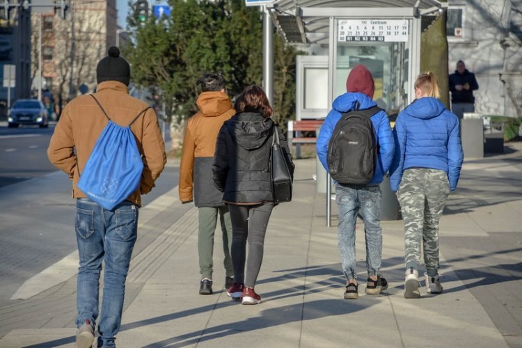 Prawnik podważa restrykcję dot. ograniczeń w przemieszczaniu się dla osób do 16. roku życia.