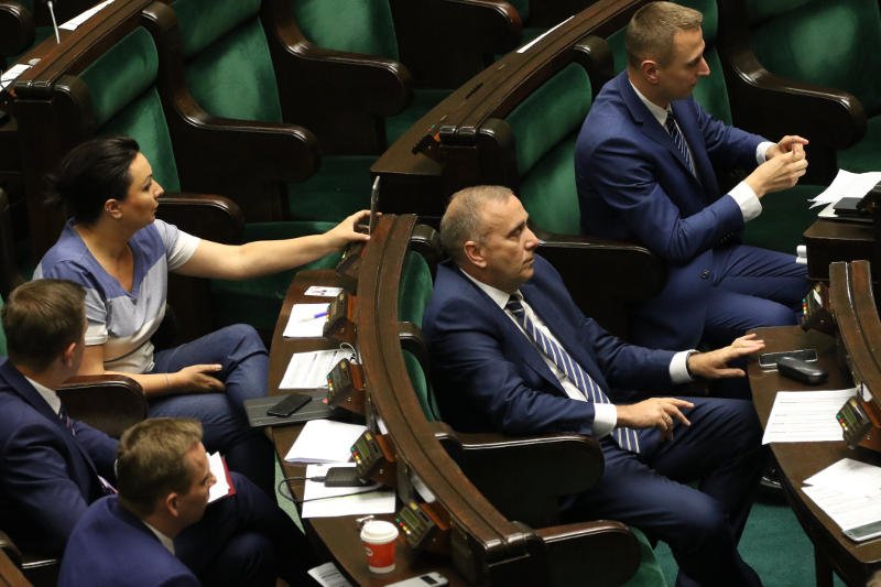 Grzegorz Schetyna chce, żeby PO była silna i trzymała się razem, jednak posłom nie podobają się niektóre decyzje władz partii.