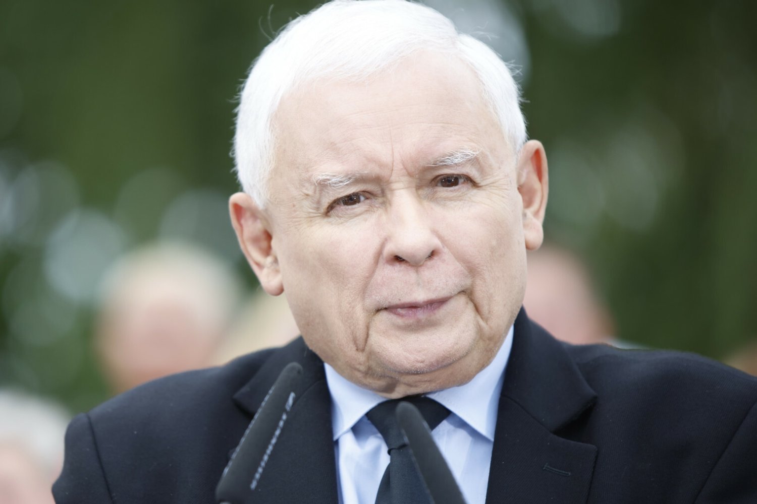 Rządowy CBOS odleciał w najnowszym sondażu.