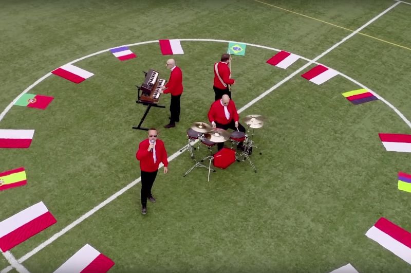 "Polska drużyna" to mundialowa propozycja zespołu Kombi. Swoje piłkarskie kawałki nagrali również Krzysztof Krawczyk i Marian Lichtman.