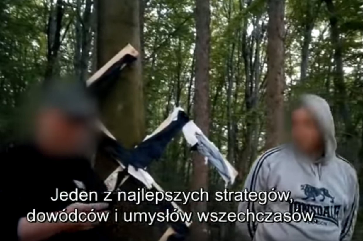 Najbardziej uderzającą sceną reportażu "Polscy neonaziści" były urodziny Adolfa Hitlera.