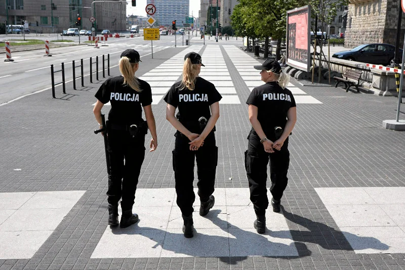 Policjanci w Poznaniu na ulicy święty Marcin.