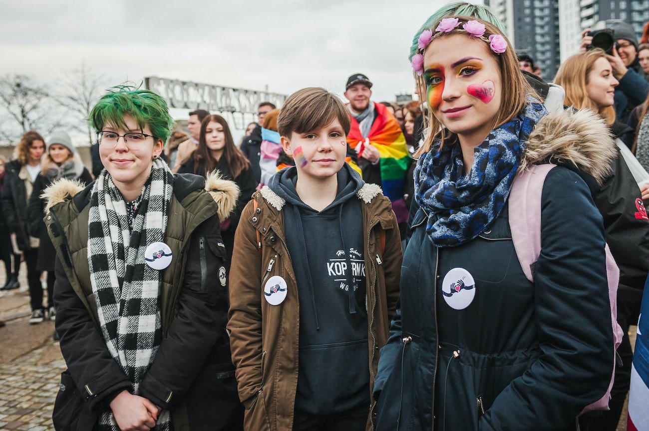 Sondaż Indicatora na temat młodych wyborców przyniósł znacząco inne wyniki od tych, które uzyskiwano w dotychczasowych badaniach. Autorzy bronią się wielkością próby, krytycy wskazują, że wielkość nie ma znaczenia, jeśli została źle dobrana.