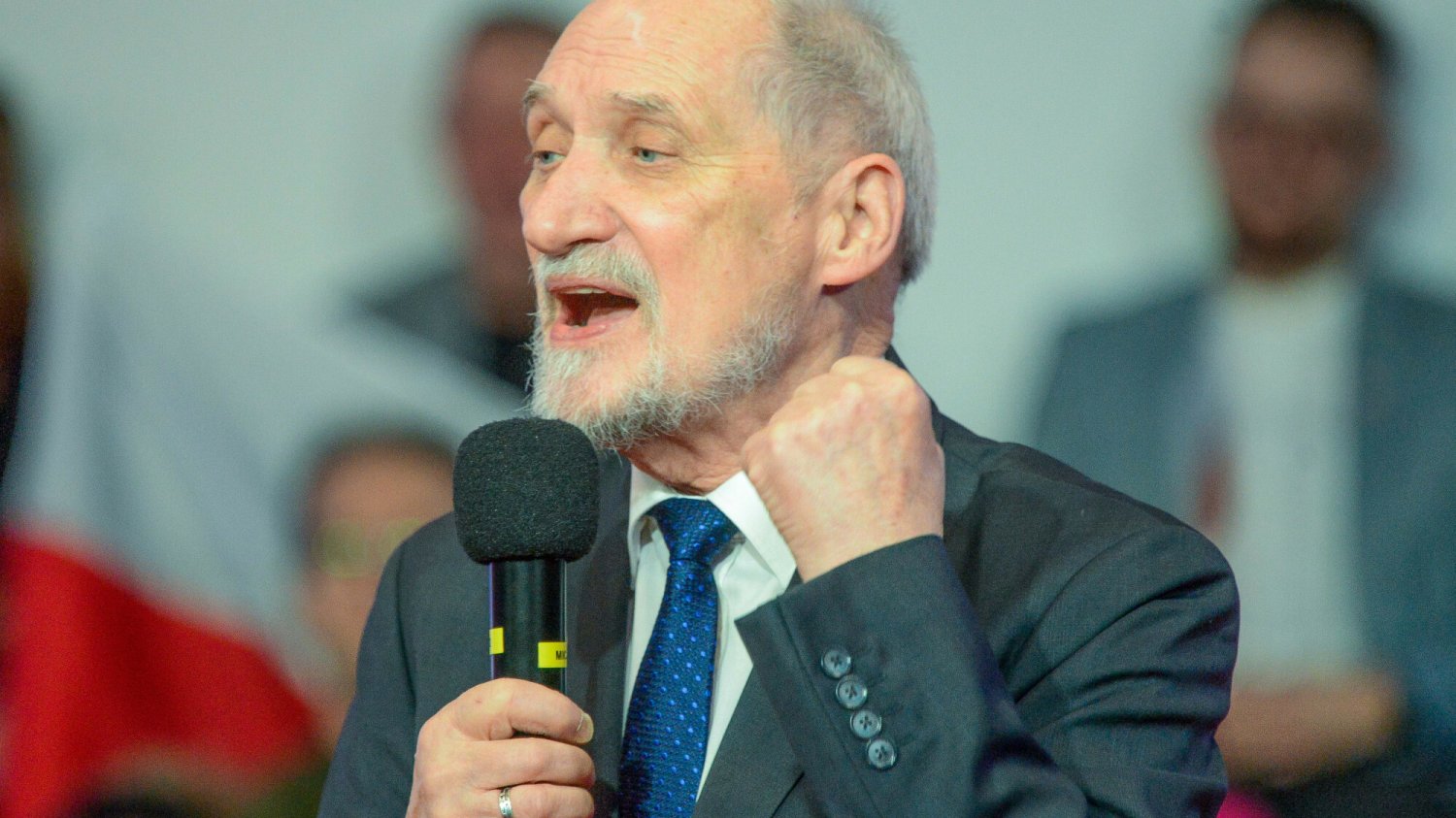Kulisy podkomisji smoleńskiej. Macierewicz nie wierzy w zamach, którego broni?