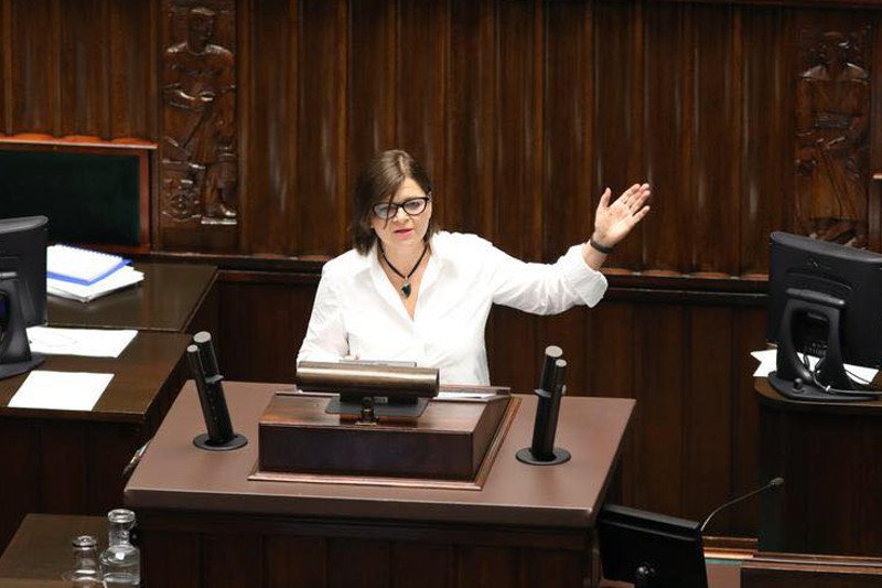 Posłanka PO Izabela Leszczyna odsłania sieć powiązań w PiS związanych z aferą w KNF