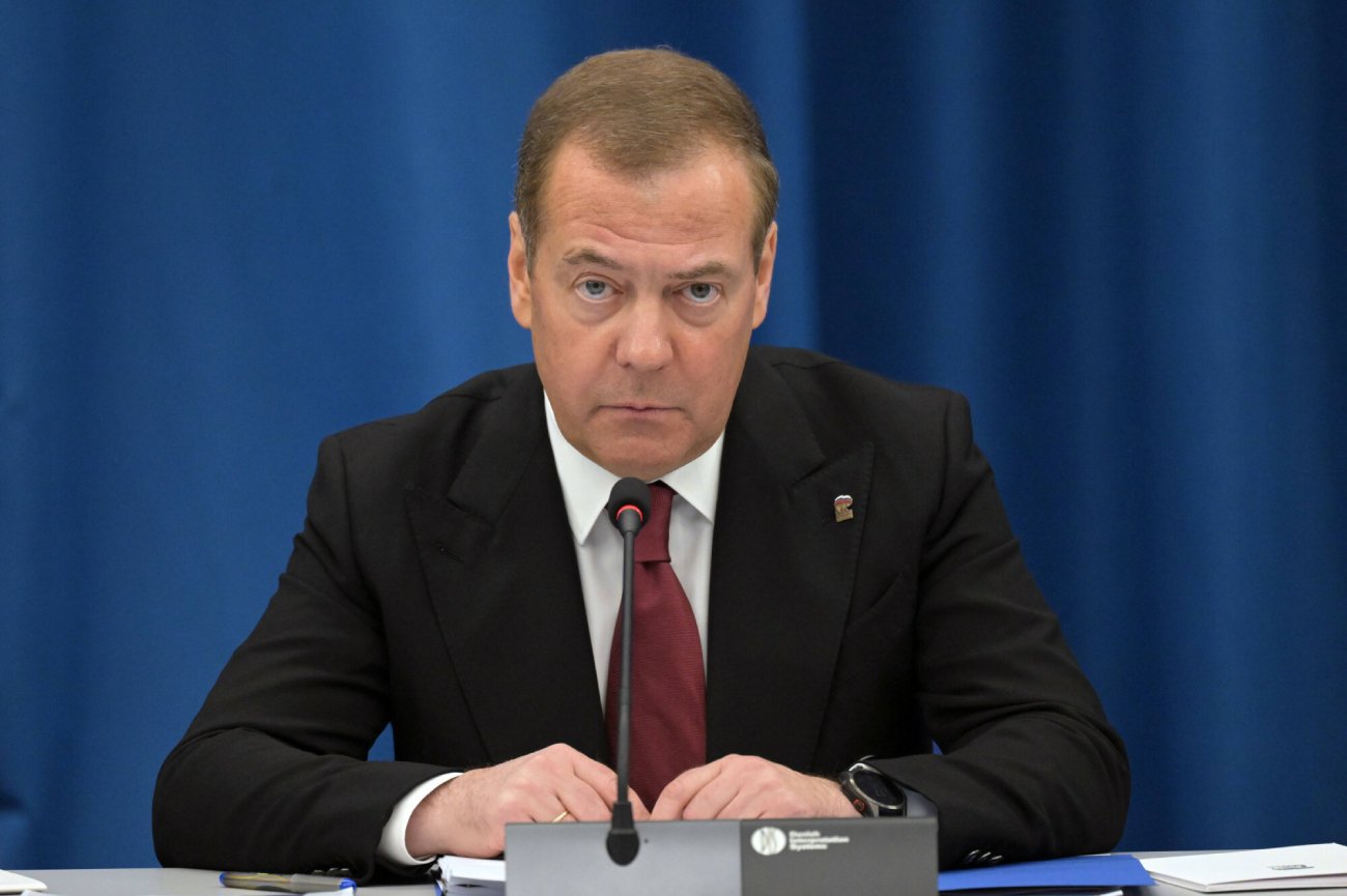 Dmitrij Miedwiediew  ostrzega świat przed wojną. "Wojna globalna"