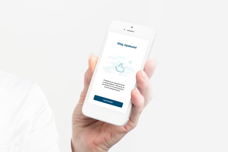 Comarch CareMate, cyfrowy zestaw opiekuńczy, składa się ze zbierającego dane urządzenia Comarch WristBand (zaprojektowanego w formie breloka lub bransoletki) oraz sparowanej z nim aplikacji mobilnej CareMate, która te dane analizuje i wyświetla