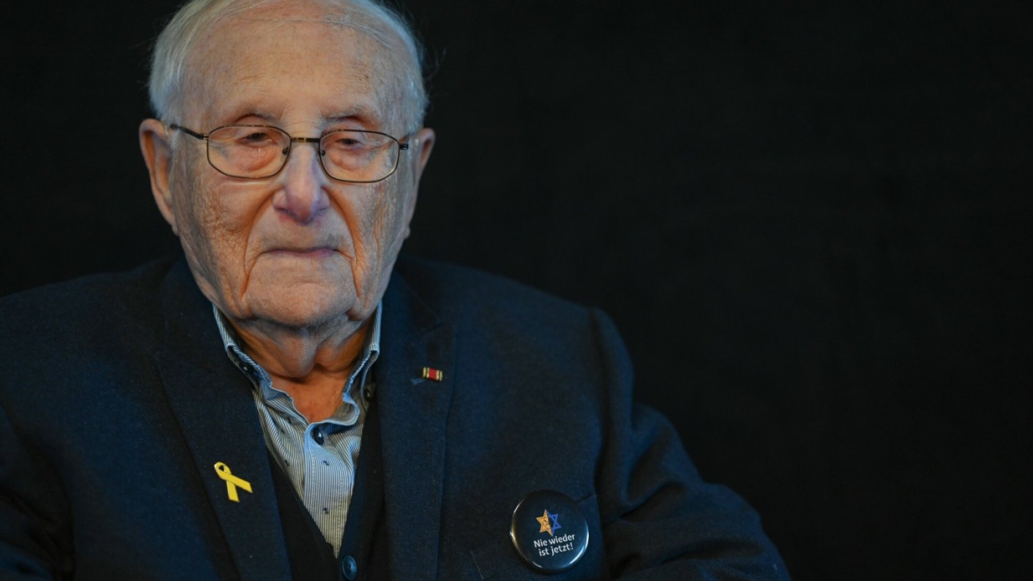 Albrecht Weinberg, stulatek, który kiedyś ocalał z Holokaustu. Albrecht Weinberg, stulatek, który kiedyś ocalał z Holokaustu.