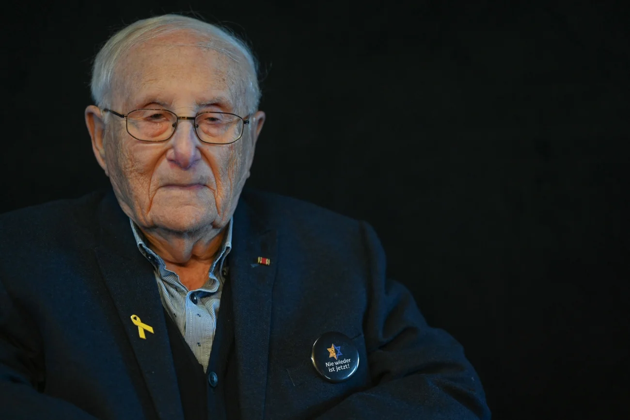 Albrecht Weinberg, stulatek, który kiedyś ocalał z Holokaustu. Albrecht Weinberg, stulatek, który kiedyś ocalał z Holokaustu.