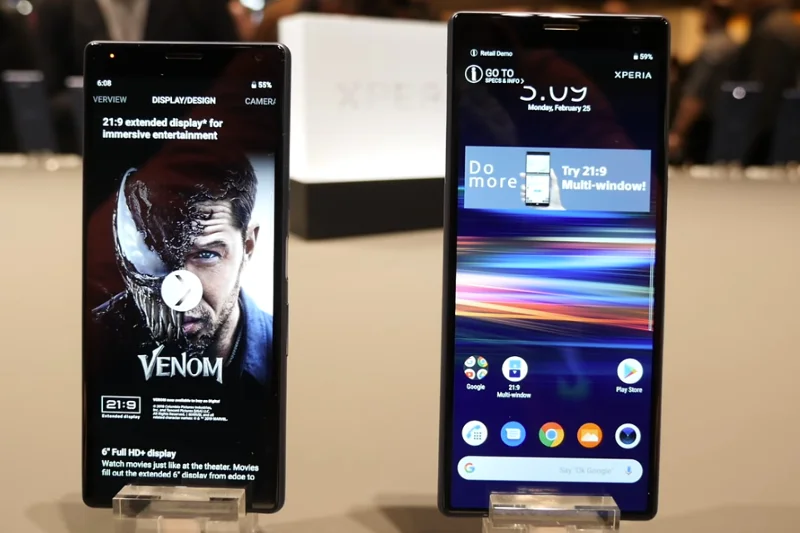 Sony Xperia 10 to smartfon z formatem wyświetlacza kinowego. Sprzęt pozwala oglądać filmy w formacie 21:9 bez czarnych pasków u dołu i u góry ekranu. Ułatwia też wielozadaniowość, czyli pracę na dwóch aplikacjach jednocześnie