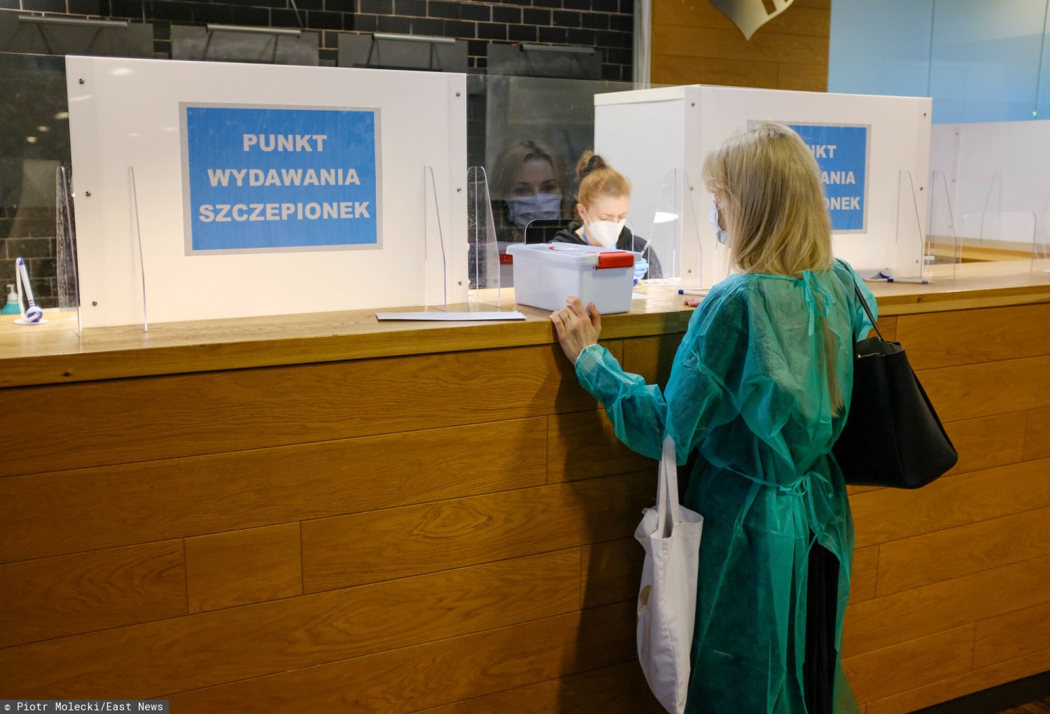 Od jesieni szczepienia przeciw COVID-19 będą odpłatne? Słowa prof. Magdaleny Marczyńskiej z Rady Medycznej ds. COVID-19 przy PRM potwierdził minister zdrowia Adam Niedzielski. Od jesieni szczepienia przeciw COVID-19 mogą być odpłatne.