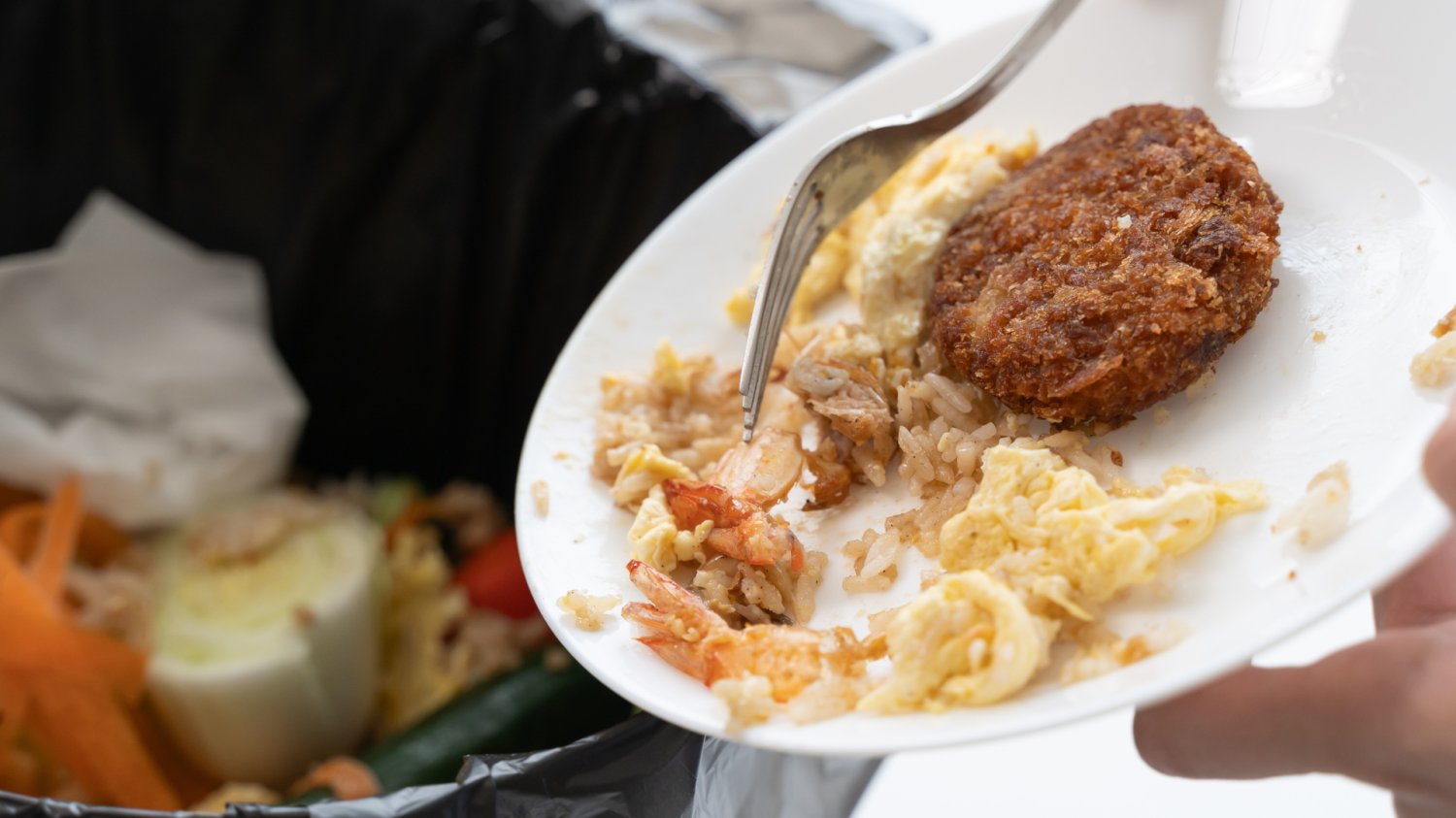 Nowy obowiązek segragacji biodpadów jest problematyczny. Mieszkańcy narzekają na zapachy Bioodpady kuchenne to nowy rodzaj odpadów m.in. w Olsztynie. Mieszkańcy narzekają na smród