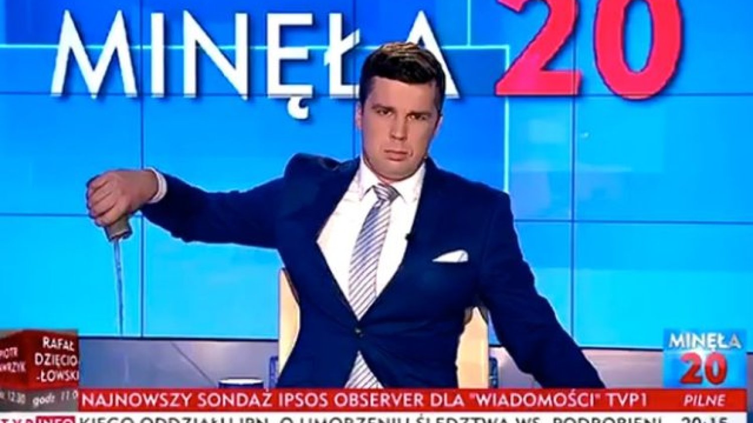 Michał Rachoń wylał napój w trakcie programu, ale połowa Polaków nie zamierza bojkotować produktów Maspexa z powodu kontrowersyjnej reklamy.