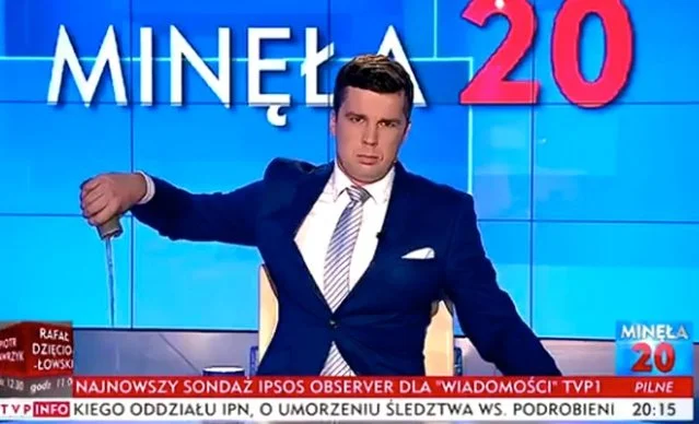 Michał Rachoń wylał napój w trakcie programu, ale połowa Polaków nie zamierza bojkotować produktów Maspexa z powodu kontrowersyjnej reklamy.