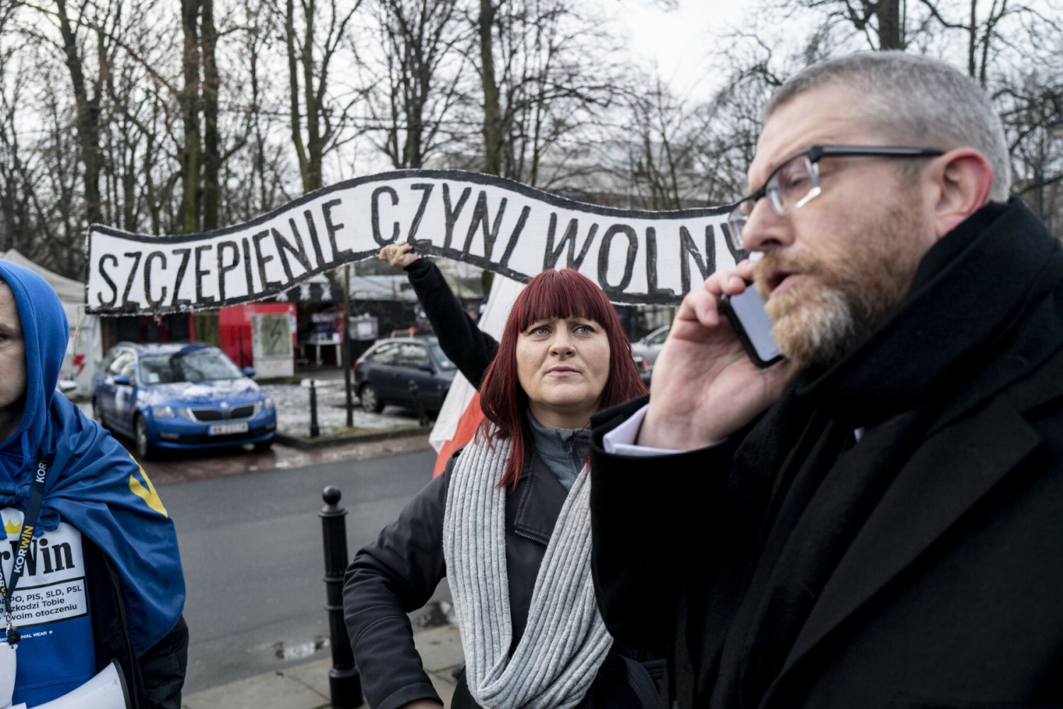 Przed Sejmem we wtorek odbył się protest Konfederacji. Pojawił się tam napis "Szczepienie czyni wolnym". Dziś Polskiej Partii Socjalistycznej chcą ukarania posłów przez sejmową komisję etyki.