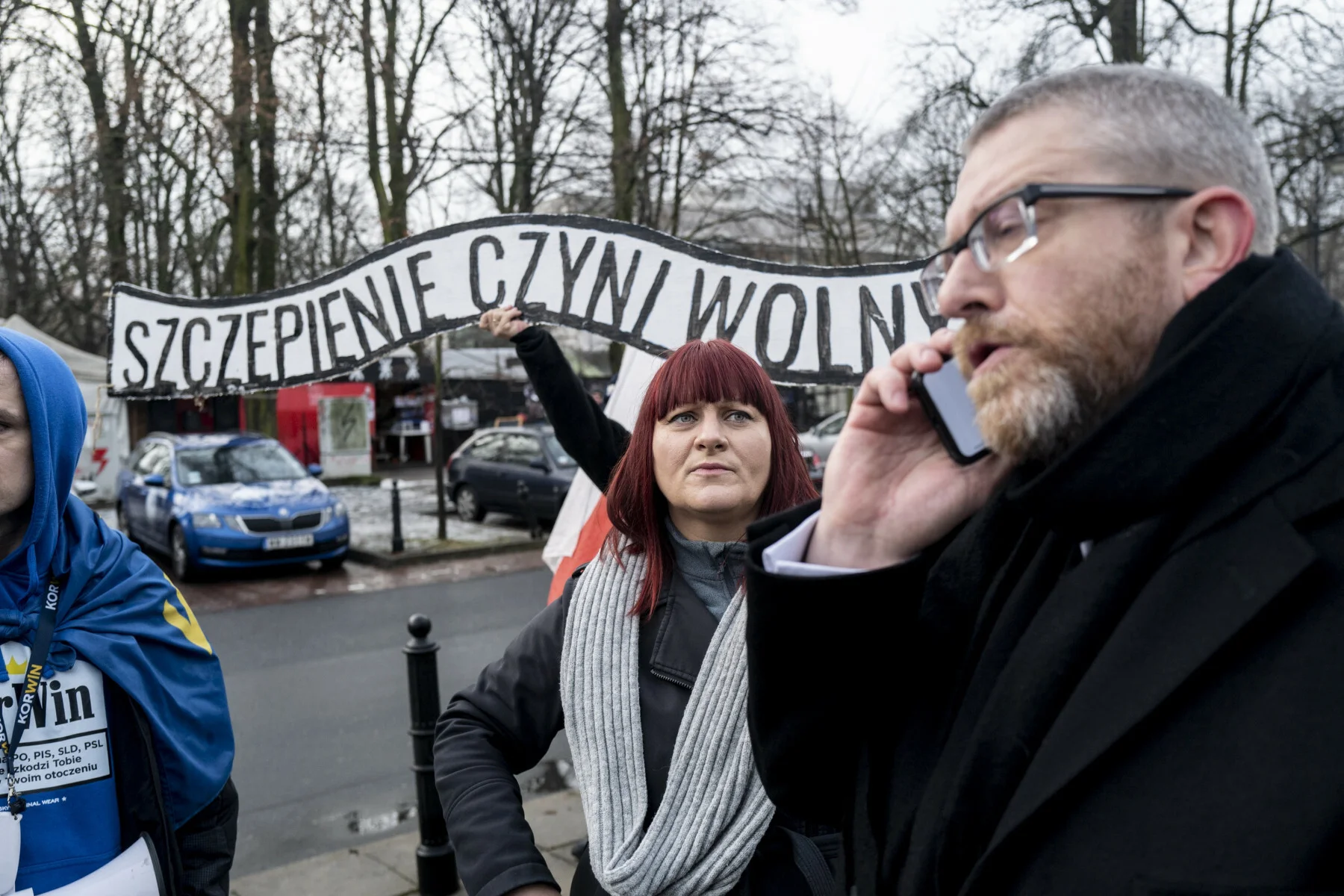Przed Sejmem we wtorek odbył się protest Konfederacji. Pojawił się tam napis "Szczepienie czyni wolnym". Dziś Polskiej Partii Socjalistycznej chcą ukarania posłów przez sejmową komisję etyki.