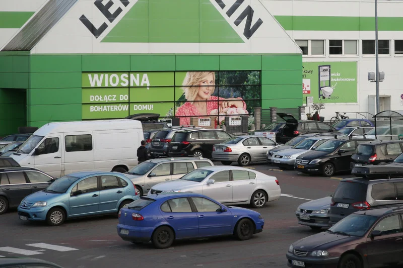 Markety budowlane przeżywają inwazję "niedzielnych remonciarzy".