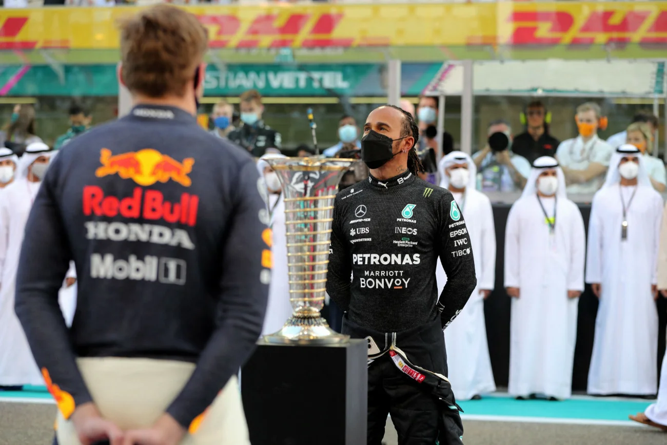 Lewis Hamilton musiał obejść się smakiem, zajmując ostatecznie drugie miejsce na mecie sezonu Formuły 1.
