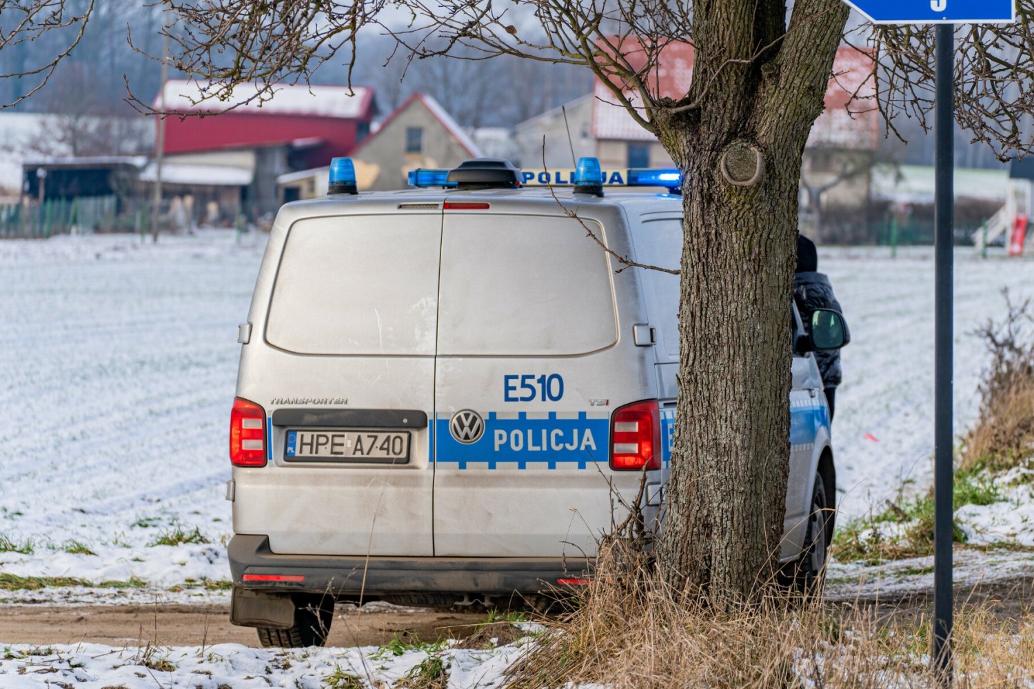 Siecieborzyce. Policja ochrania okolice domu, w którym doszło do wybuchu