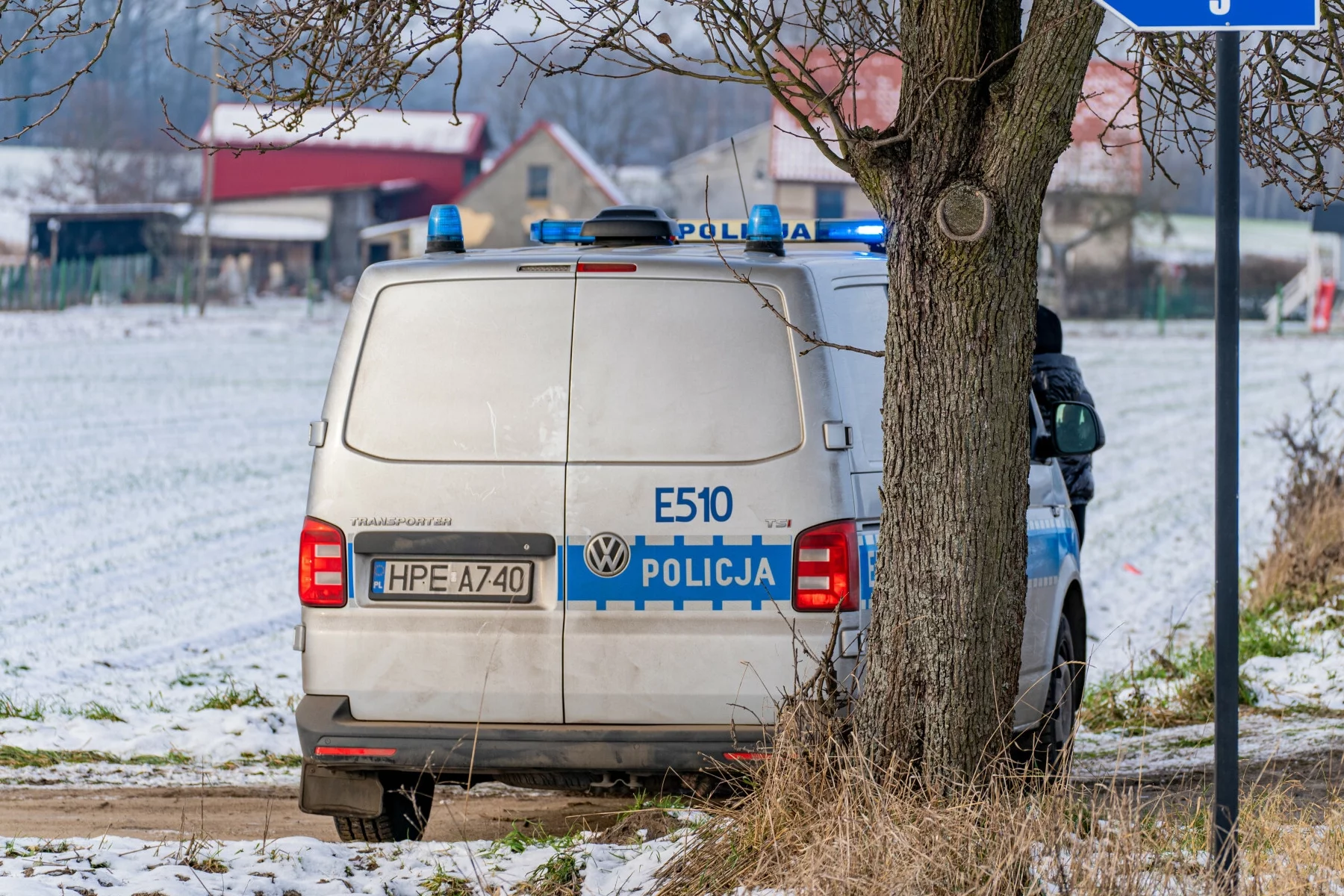 Siecieborzyce. Policja ochrania okolice domu, w którym doszło do wybuchu