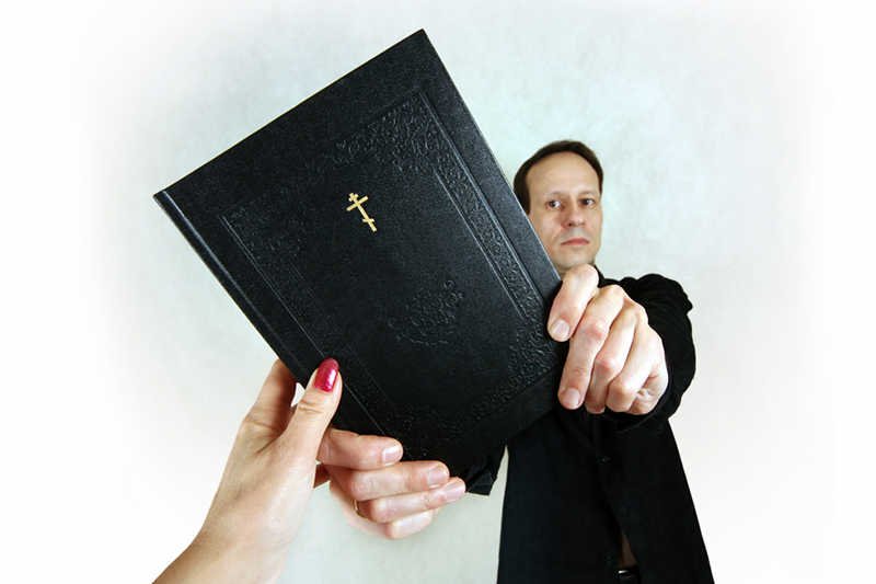 60 proc. badanych księży jest w związkach z kobietami.