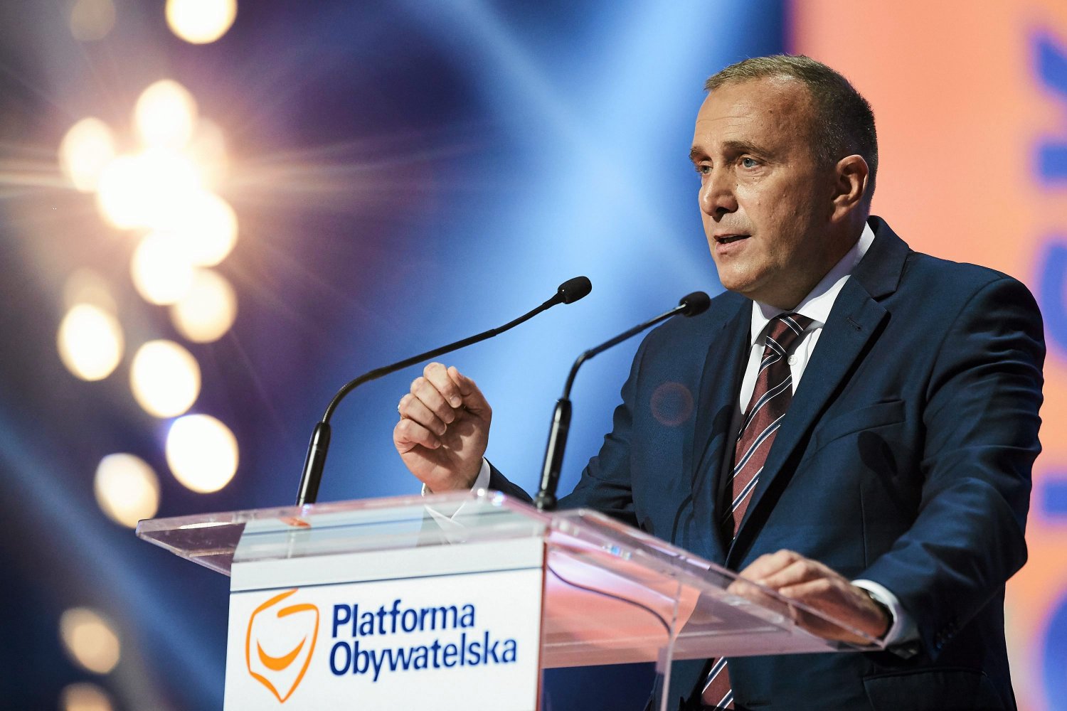 Przewodniczący Platformy Obywatelskiej nie szczędził ostrych słów pod adresem Prawa i Sprawiedliwości i prezydenta Andrzeja Dudy za to, jak wykorzystali 7. rocznicę katastrofy smoleńskiej.