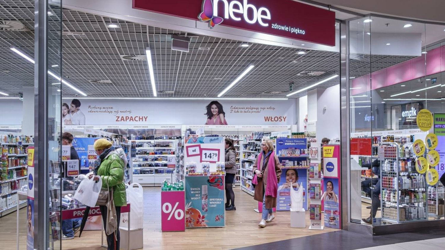 Nakładam tę maseczkę z Hebe, gdy pojawiają się pryszcze. Nacomi