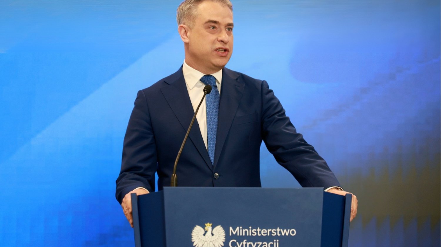 Krzysztof Gawkowski o szkodliwym mechanizmie chatbota Elona Muska.