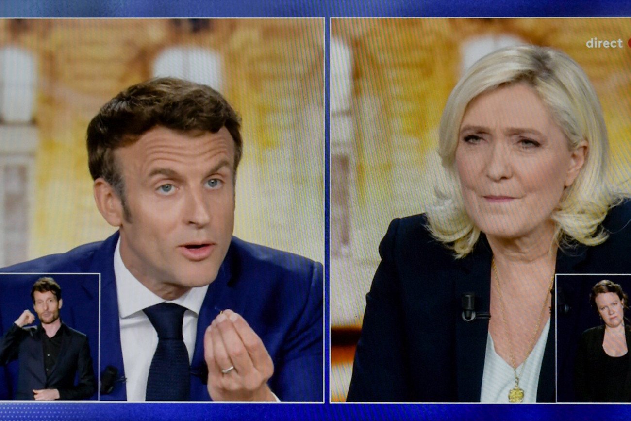 Sondaż podsumowujący przedwyborczą debatę wskazuje na przewagę Emmanuela Macrona nad jego rywalką Marine Le Pen.