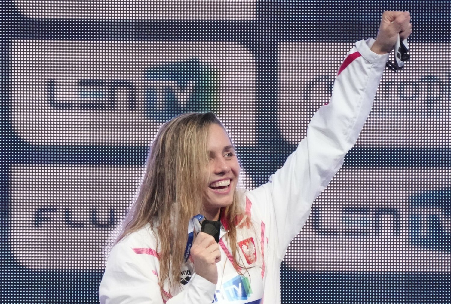 Alicja Tchórz sięgnęła po złoto pływackich ME na dystansie 100 metrów stylem zmiennym. Poprawiając też rekord Polski.