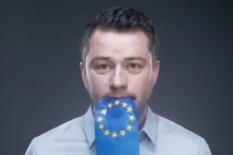 Jarosław Kuźniar w nowej kampanii piętnującej internetowy hejt.