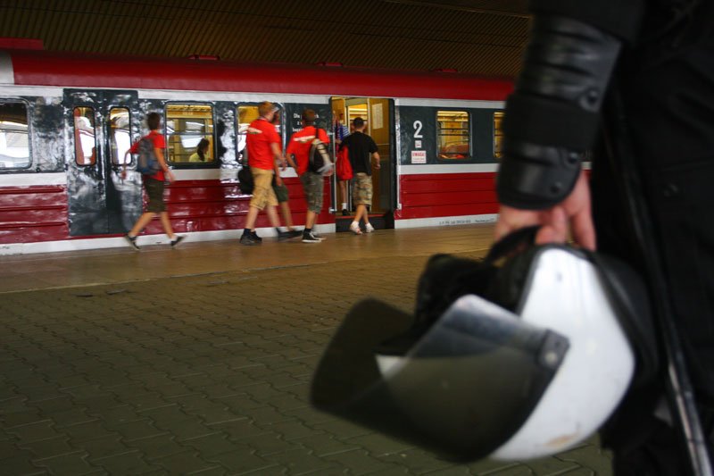 Kibice są w PKP ważniejsi od pasażerów z wykupioną miejscówką.