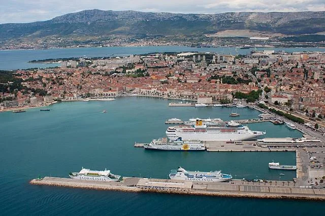 Port w Splicie, gdzie wypoczywali byli dyrektorzy regionalni Elewarru Krzysztof B. i Jerzy G.