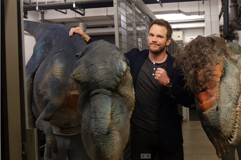 Wardęga straszy gwiazdę filmu o dinozaurach.