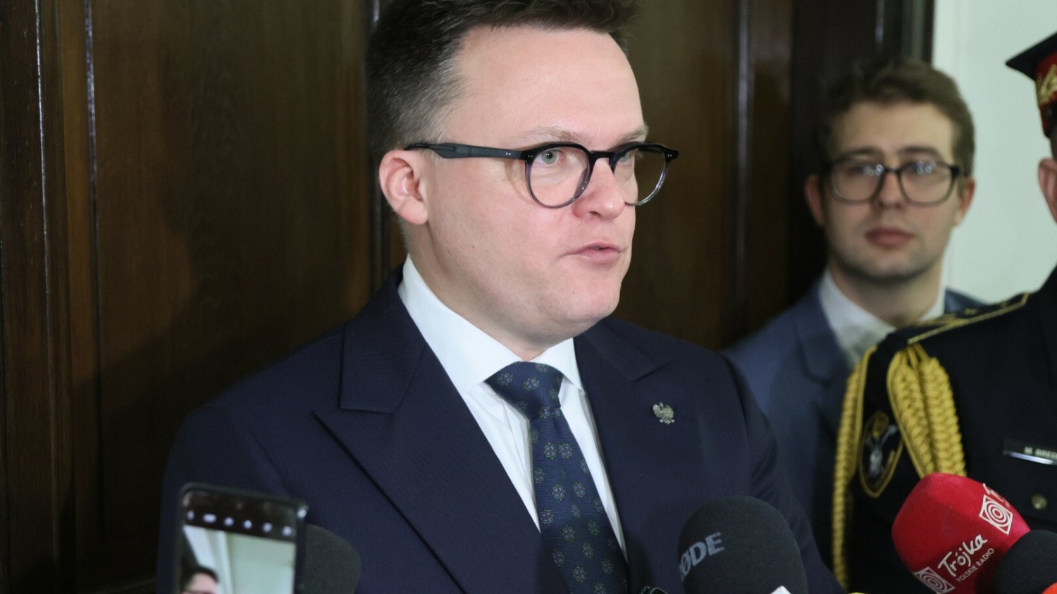 Wąsik i Kamiński przyjdą do Sejmu? Hołownia ma dla nich przesłanie.