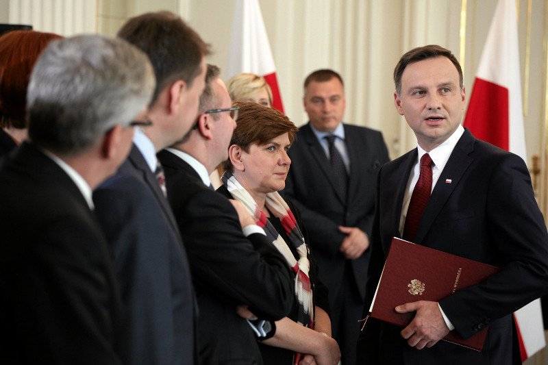 Koziej, Wujec i Nałęcz jutro kończą pracę i nie znają następców. "Trzeba przekazać newralgiczne informacje!"