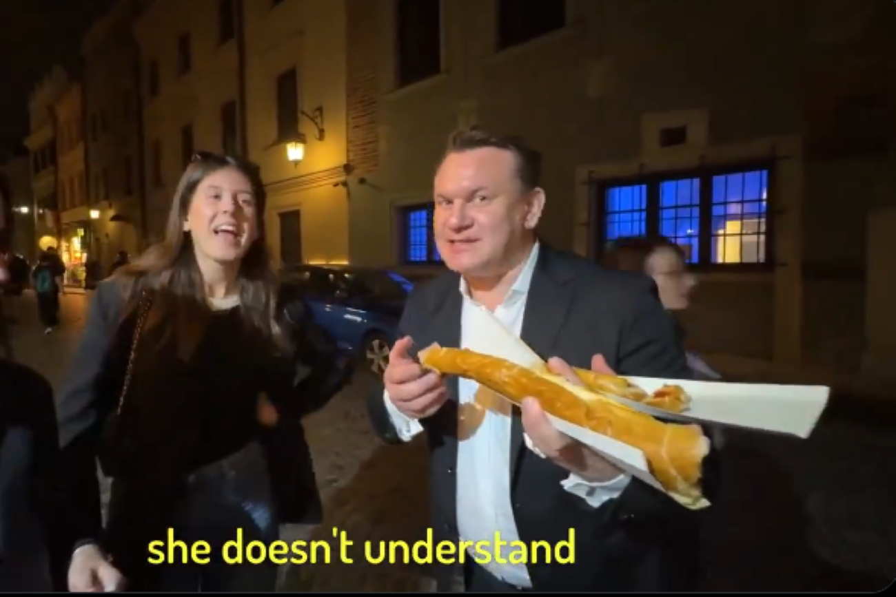 Dominik Tarczyński wypytywał przypadkowo spotkane kobiety o gwałt.