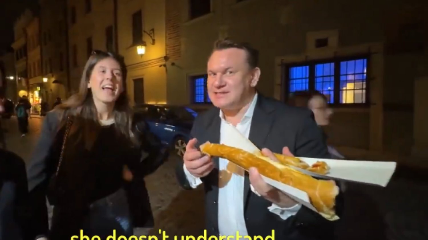 Dominik Tarczyński wypytywał przypadkowo spotkane kobiety o gwałt.