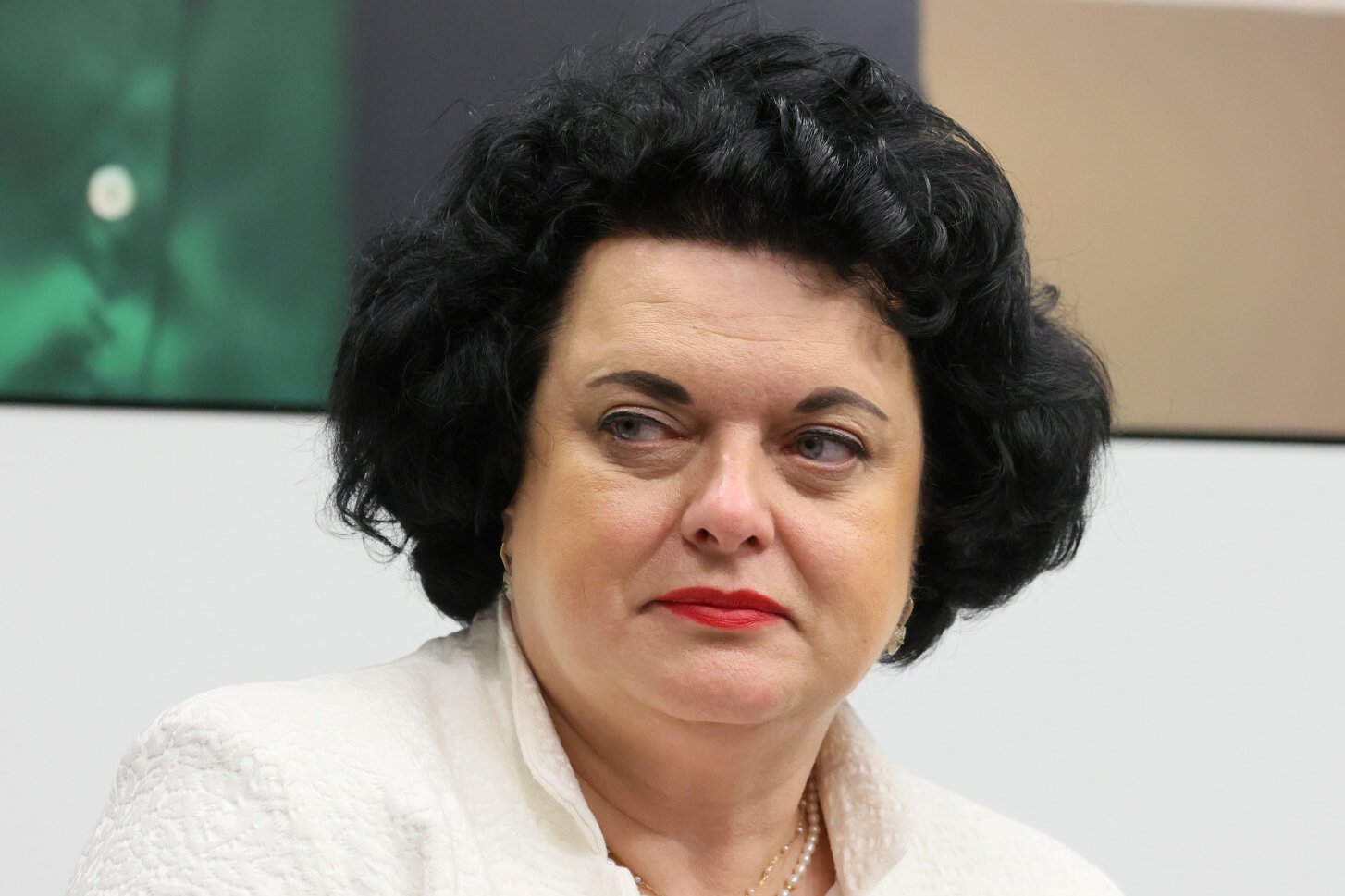 Ktoś uszkodził szybę w biurze Barbary Dziuk.