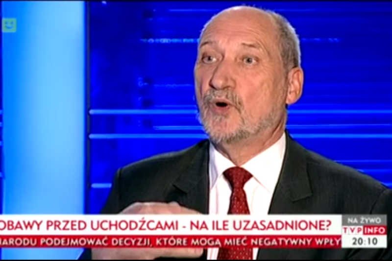 Antoni Macierewicz pokazał w TVP INFO, że PiS czuje się pewnie przed wyborami.