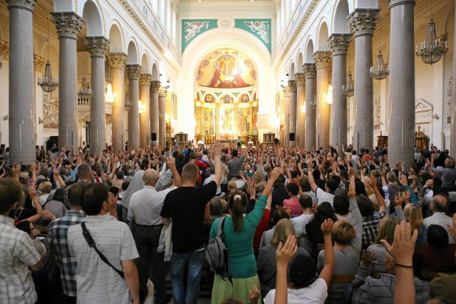 Wyniki badania sugerują, że osoby religijne dopuszczają się niemoralnych czynów z podobna częstotliwością, co osoby niereligijne