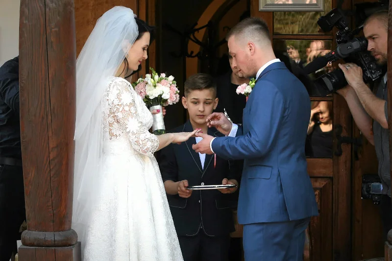 Intercyza przed ślubem? Dzisiaj nikogo to nie dziwi, ale opory mamy po staremu.