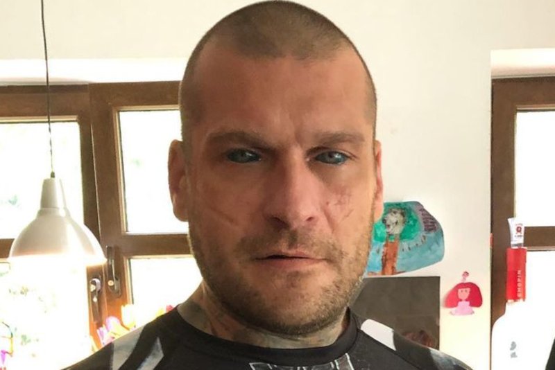 Popek pozwolił prowadzić auto swojej 10-letniej córce.