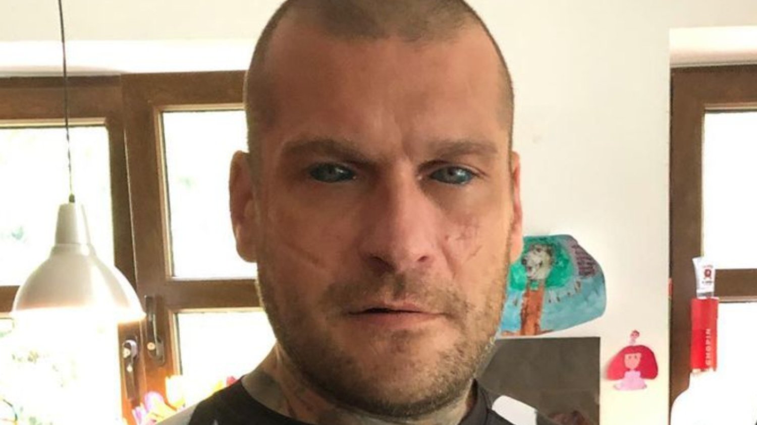 Popek pozwolił prowadzić auto swojej 10-letniej córce.