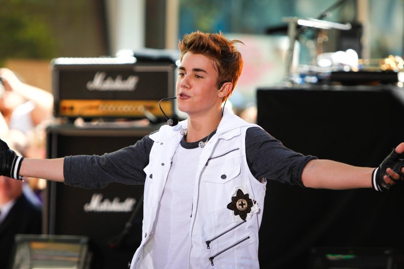 Ponad 250 tys. Amerykanów podpisało petycję, by odebrać piosenkarzowi zieloną kartę.