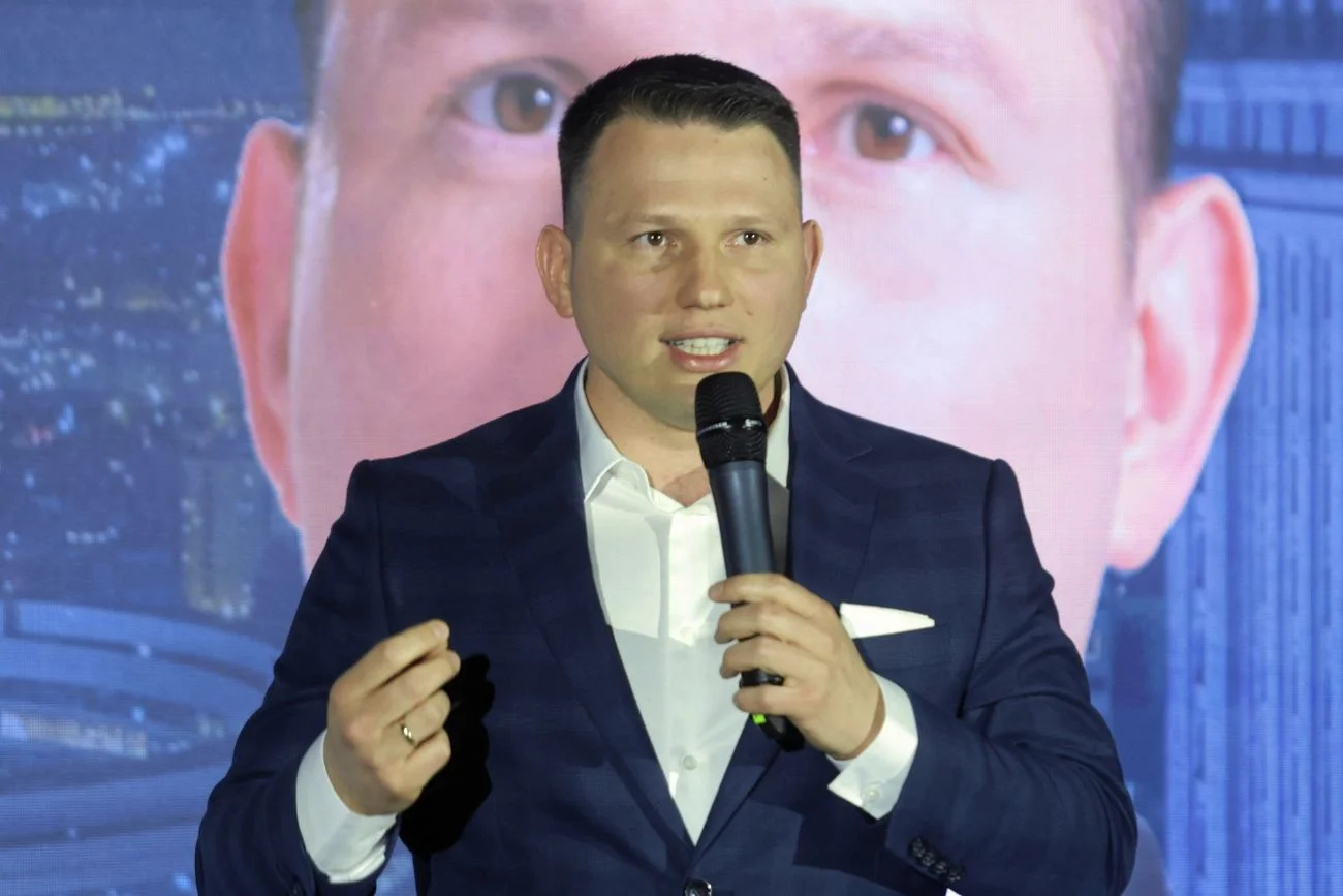 Mentzen krytykuje Kaczyńskiego i PiS. Tak odpowiedział mu polityk partii.
