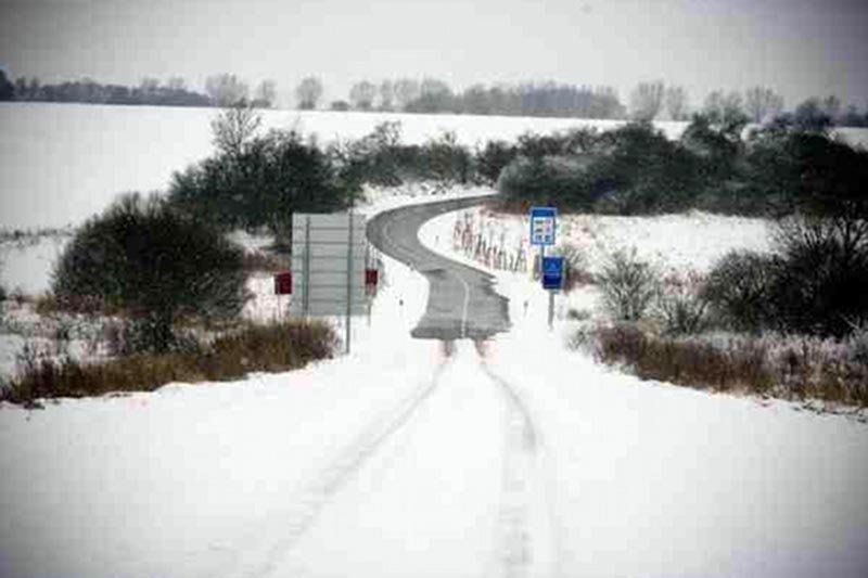 Niemcy nie wiedzą, dlaczego udało im się tak szybko odśnieżyć nawet wiejskie drogi przy granicy. Polacy nie mają pojęcia z jakiego powodu im odśnieżanie dróg nie udało się to równie sprawnie.