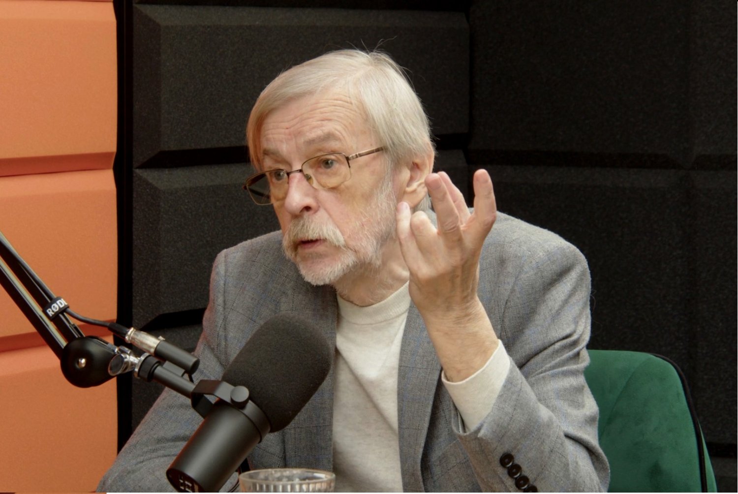 Gościem Jacka Pałasińskiego był. prof. Mikołejko.