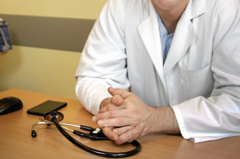 Lekarz powinien leczyć zgodnie z najnowszą wiedzą medyczną opartą na dowodach naukowych.