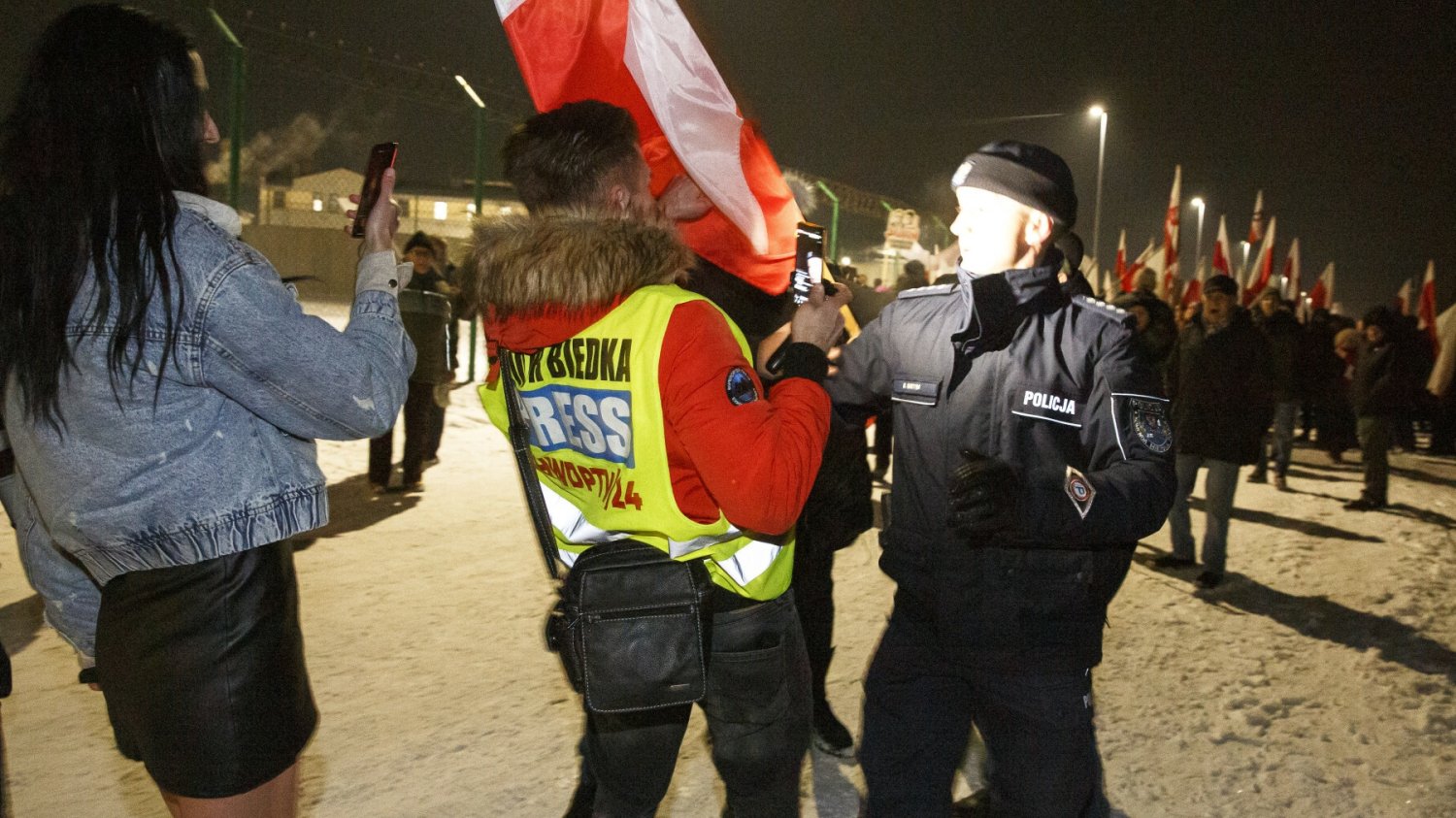 Incydent przed więzieniem, gdzie przebywa Wąsik. Interweniowała policja.